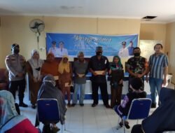 Pastikan BLT sampai ke masyarakat, Bhabinkamtibmas Desa Numbing Lakukan Pengawasan
