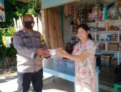 Bhabinkamtibmas Polsek Alasa bagikan Masker Gratis