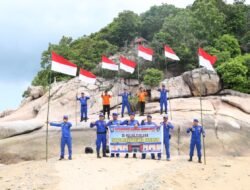 HUT RI Ke-77 Polairud Polres Karimun Kibarkan Bendera Di Pulau Terluar Indonesia