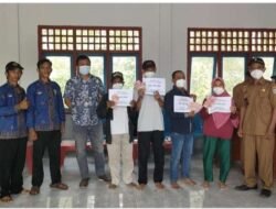 Kepala Desa Sumber Jaya (BPRT) Bpk Sujarwo Bagikan BLT Tahap (III)