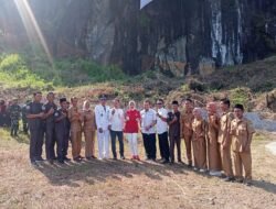 77 M Bendera Merah Putih Berkibar Di Bukit Kandis