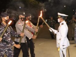 Wakapolresta Barelang Ikuti Upacara Pawai Obor / Taptu Dalam Rangka HUT RI Ke-77 Tahun 2022