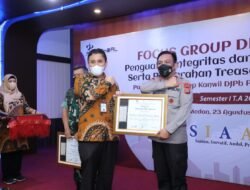 Kapolda Sumut Terima Penghargaan Sebagai Polda Terbaik Dalam Pengelolaan Anggaran Semester I Tahun 2022