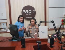Khabid Humas Polda Kepri Silaturahmi dan Berikan Piagam Penghargaan kepada Lembaga Penyiaran Republik LPP RRI Batam