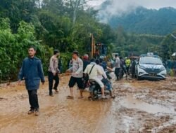 Respon Cepat, Polres Toba Tangani Arus Lalu lintas Di Jalur Longsor Di Desa Jangga Dolok Lumbanjulu