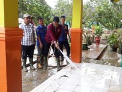 Pulihkan Sekolah Terdampak Banjir PGRI Benteng Gelar Gotong Royong