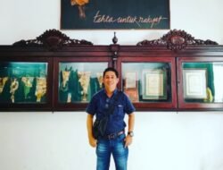 Pilpres Jangan Seperti Sepak Bola Gajah Oleh Elfahmi Lubis