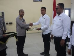 Kapolres Sergai Beri Penghargaan Kepada Personil Polsek Jajaran