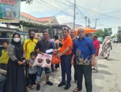 Ketua Pewarta Melayat Warga yang Meninggal Dunia Sekaligus Berikan Santunan