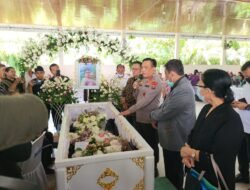 Kapolda Sumut Menghadiri Pemakaman Ibunda Ketum GMKI Pusat