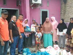 Jumat Barokah, Ketua Pewarta Berbagi Sembako kepada Warga Kurang Mampu di Desa Utama Kolam