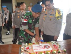 Lanud Hang Nadim Terima Kejutan Kue UlTah Dari Polda Kepri