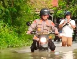 Terobos Banjir, Kapolresta Deli Serdang Cek Pendirian Posko dan Bagikan Sembako