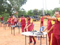 Jadikan Personel Profesional, Polres Karimun Gelar Latihan Menembak