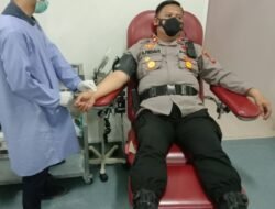 Mendengar Warganya Butuh Darah, Kapolsek SU 1 Langsung Donor