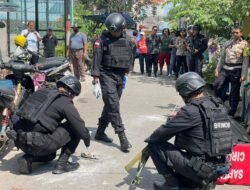 Benda Asing Jatuh Dari Udara, Tim Jibom Sat Brimob Polda Kepri Lakukan Olah TKP