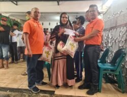 Jumat Barokah, Ketua Pewarta Serahkan Sembako ke Pesantren Tahfizh Alquran Al-Hakimi