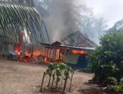Si Jago Merah Lalap Rumah Warga Desa Ilung Tengah, Di Siang Bolong