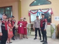 Personel Polsek Indralaya Amankan Perayaan Natal di Gereja HKBP Efrata Lorok