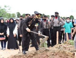 Kapolresta Barelang Pimpin Upacara Pemakaman Secara Dinas Personil Polresta Barelang
