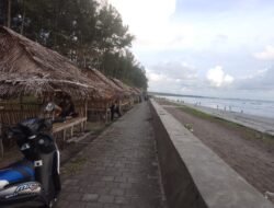 Nikmati Libur Taharu, Pengunjung Pantai Panjang Bayar Parkir Motor Rp 5000