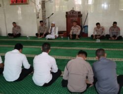 Kabag SDM Dan PJU serta seluruh Personil Polres Ogan Ilir Mendapat Siraman Rohani Dalam Giat Binrohtal
