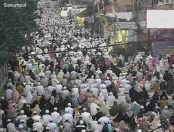 Jelang Haul ke-18 Guru Sekumpul, Jema’ah Pedati Ruas Jalan Banjarbaru Hingga Depan Mushola Ar-Raudhah