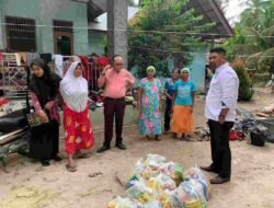 Anggota DPRD Kabupaten Padang Pariaman Bersama DPD KNPI Bagikan Sembako