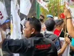 Pecat Jaksa Nakal, Aktivis LSM PMPRI Asahan Lakukan Aksi Pecah Kepala Di Kantor Kejagung RI