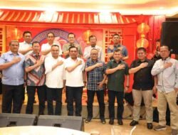 Kapolda Sumut Terima Penghargaan Tokoh Peduli Wartawan