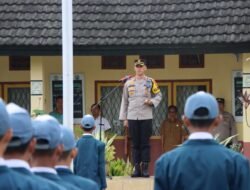 Kapolres Ogan Ilir pimpin upacara di SMA 1 Unggulan Kec Indralaya Utara