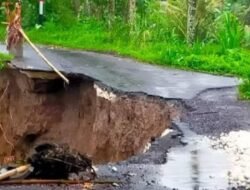 Akibat Curah Hujan Lebat, Jalan di Pakudui Tegalalang Gianyar Jebol