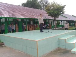 Kasat Binmas Pimpin Upacara Pagi dan Laksanakan Forum Diskusi dengan Peserta didik di SMA N 1 Tanjung