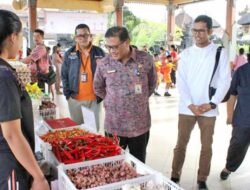 Sekda Pemkot Denpasar Tinjau Pasar Murah di Banjar Kaja Panjer
