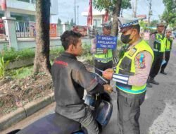 Operasi Keselamatan Toba 2023, Satlantas Polrestabes Medan Bagikan Stiker dan Brosur