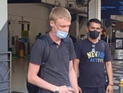 Bawa Narkotika Jenis Ganja Serta Gunakan Paspor Palsu, WNA Rusia Diamankan Tim Gabungan di Bali