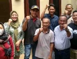 Lurah Genteng Berikan Kunci Dandan Omah Kepada Warga Ketandan Baru
