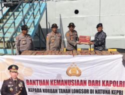 Bantuan Kemanusiaan Bencana Longsor dari Kapolri dan Ketua Umum Bhayangkari sampai di Serasan
