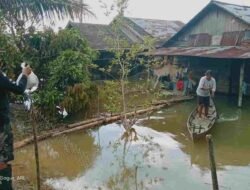Laskar Banjar Dalas Hangit, HST Turun Bantu Warga Desa Kayu Rabah, Yang Terdampak Banjir.