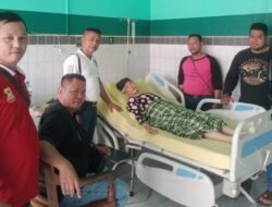 Ketua Pewarta Jenguk Ibu Kandung Ketua PAC PP Medan Area di RS Haji Medan
