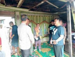 Polsek SU I Palembang Polrestabes Palembang Beri Santunan Kepada Warga Tertimpa Musibah Kebakaran