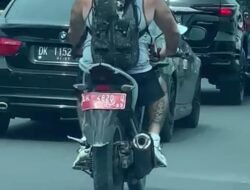 Viral, Bule Amerika Keliling Pakai Motor Dinas Plat Merah Milik Kepala Desa Keliling Bali