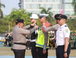 Kapolda Kepri Pimpin Apel Gelar Pasukan Operasi Ketupat Seligi-2023 yang diikuti oleh Kapolresta Barelang