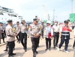 Kaporesta Barelang Dampingi Kapolda Kepri Lakukan Pengecekan Arus Mudik di Pelabuhan Batu Ampar Kota Batam