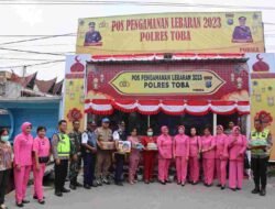 Berikan Bingkisan Di Pos PAM, Ketua Bhayangkari Polres Toba Pesan Ini