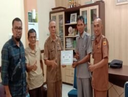 Wali Nagari Baringin H.Irman Idrus Menyerahkan Penyertaan Modal Ke Bumdesma Batu Batikam Madani Lima Kaum