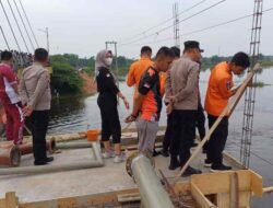 Polsek Indralaya Evakuasi Warga yang Tenggelam di Sungai Kelakar Pesona Kpt Senai