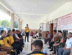Menyambut Hari Bhayangkara Ke 77 Wakapolres Ogan Ilir Laksanakan Jumat Curhat dan Bagikan Bansos