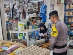 Jaga Kondusifitas, Bhabinkamtibmas Batu Merah Sambangi Pasar