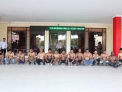Melawan Petugas, 14 Orang di amankan saat dilakukan penertiban bangunan Tangki 1000 Kel. Kampung Seraya